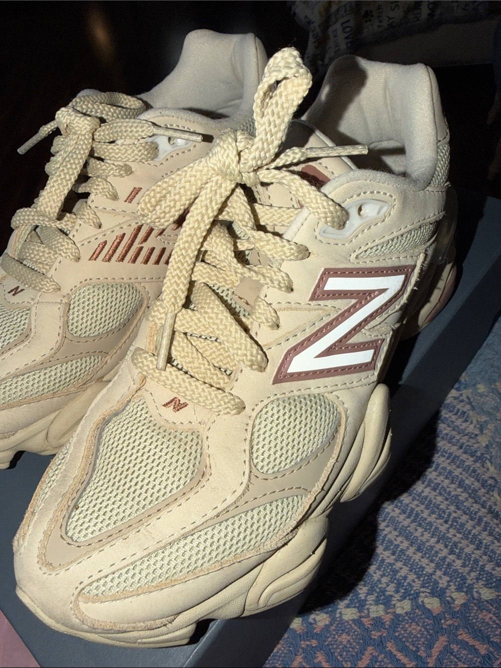 New Balance Women's Beige Sneaker with Pink Trim - Picture 3 of 7